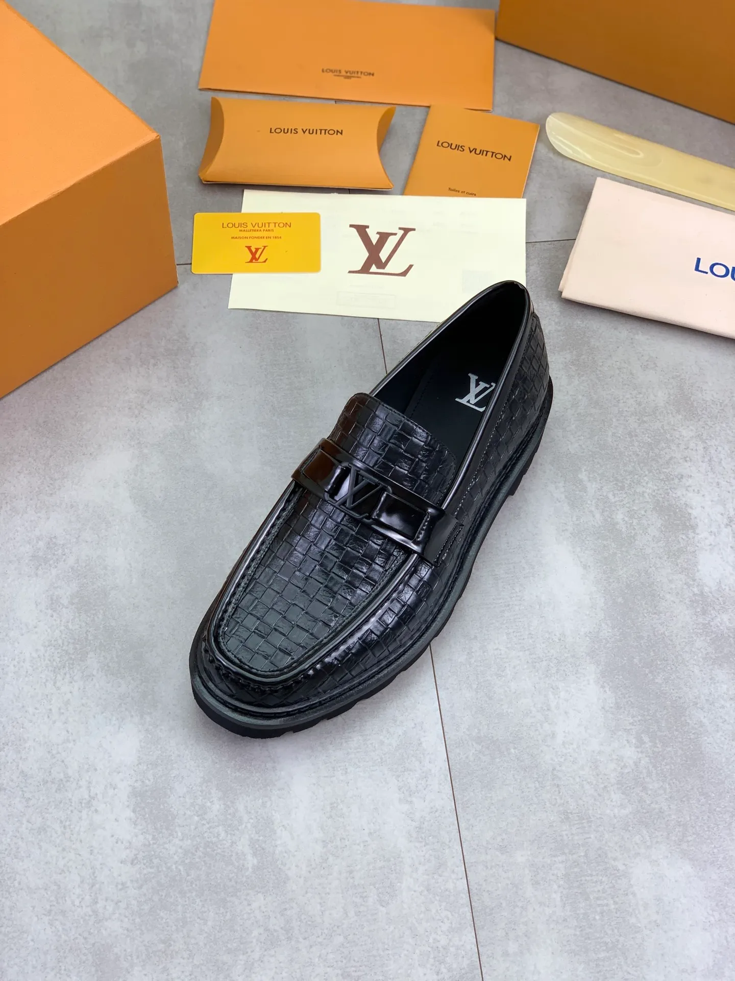 Factory price P820 💎💎💎LOUIS VUITTON [Louis Vuitton] - LV men's business casual leather shoes, luxurious and noble 👞All imported original cowhide, just to create a more comfortable wearing experience, upper: original high-end calfskin ➕Imported soft cowhide lining, original lightweight foam outsole ✔️ Color: 6️⃣colors available Size: 39-44 (38.45 46 can be customized (non-returnable)